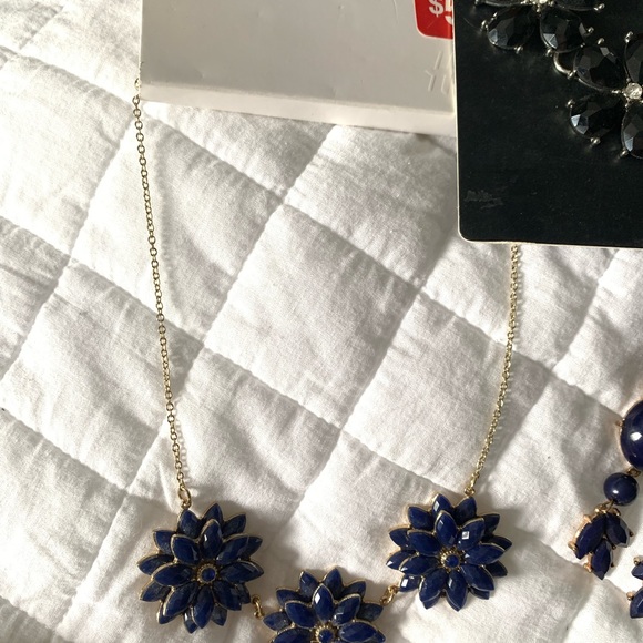 Statement Necklaces - Picture 6 of 7